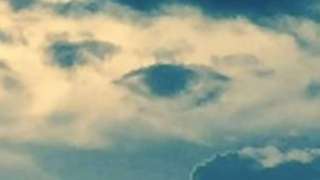 Ирландец сфотографировал загадочное явление в небе в виде гигантского глаза
