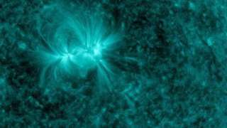 NASA показало Солнце в голубых тонах