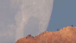 Видео с "падением" Луны на Землю впечатлило Сеть