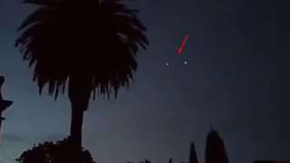 В Калифорнии американец записал на видео два ночных НЛО