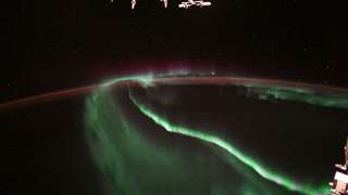 NASA показало захватывающий снимок северного сияния из космоса