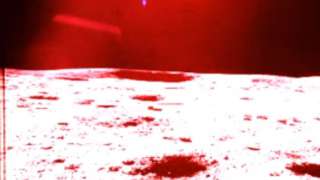 На снимке, сделанном во время лунной миссии "Аполлон", обнаружены два НЛО