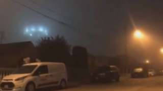 В Калифорнии НЛО завис над крышей частного дома
