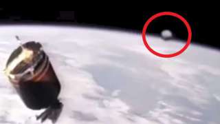 Видео девятилетней давности, на котором огромный НЛО пролетает возле МКС, появилось в Сети