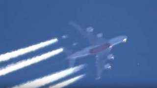 Видео НЛО, едва не столкнувшегося с авиалайнером, поразило интернет