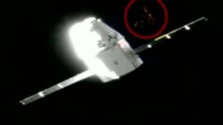 Илон Маск связан с пришельцами: Ещё один НЛО появился рядом с летательным аппаратом изобретателя