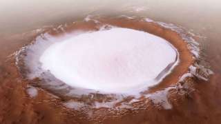 В Сети появился впечатляющий фотоснимок «снежного озера» на Марсе