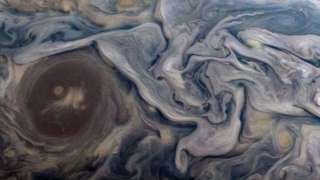 Аппарат Juno запечатлел величественные штормы на Юпитере