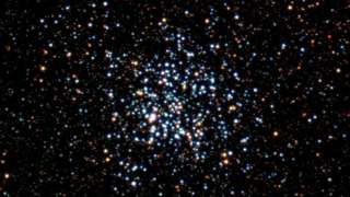 Телескоп Hubble получил фотоснимки насыщенного звездного скопления Дикая Утка