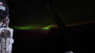 Канадский астронавт сфотографировал с борта МКС сияние над Южным полюсом
