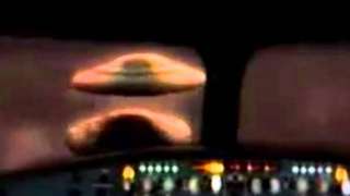 Невероятное видео НЛО, снятое пилотом с окна авиалайнера, появилось в сети