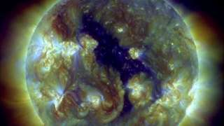 Ученые выяснили природу возникновения на Солнце таинственных плазменных «сосисок»