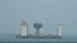 Китай впервые запустил космическую ракету с морской платформы