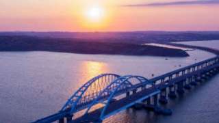 Уфологи озадачены постоянными визитами НЛО над Керченским мостом