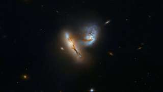 Телескоп Hubble получил впечатляющий кадр взаимодействия галактик