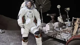 Испытания новых лунных скафандров на МКС