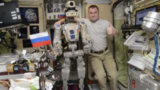 Российский космонавт призвал продолжить использование роботов в космосе