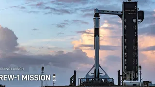 Корабль Crew Dragon с четырьмя астронавтами на борту успешно стартовал к МКС