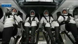 Пилотируемый корабль ﻿Crew Dragon с четырьмя астронавтами на борту успешно стартовал к МКС