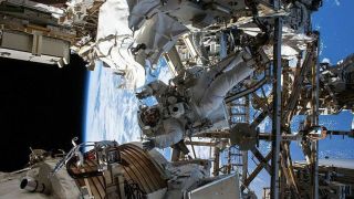 Выход в открытый космос с борта МКС американского и японского астронавтов отложен