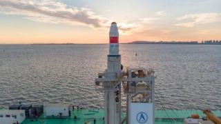 Китай строит еще одну плавучую платформу для космических запусков с моря
