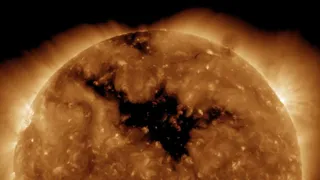 На Солнце зафиксированы сразу две мощные вспышки