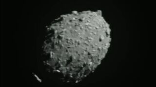 Зонд DART успешно врезался в астероид Диморфос
