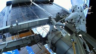 На МКС развернута новая солнечная батарея