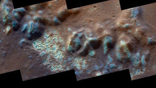 Космический аппарат MESSENGER обнаружил загадочные впадины на поверхности Меркурия