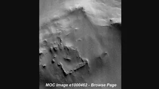 Загадочная квадратная структура на Марсе: что говорят учёные?