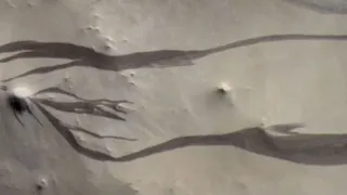 Загадка марсианских полос решена: воды там нет