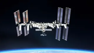 Астронавты МКС готовились к эвакуации из-за резкого усиления утечки в модуле «Звезда»